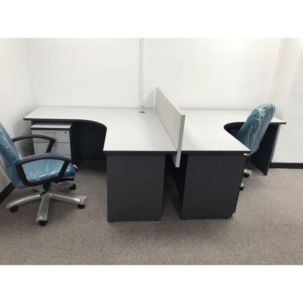 white-RES 1515 +RE M21 with desking partition