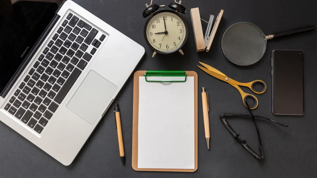 Avios | Why Lockers Are Essential for Safety in Modern Offices: Protecting Assets and Privacy in the Workplace working table set